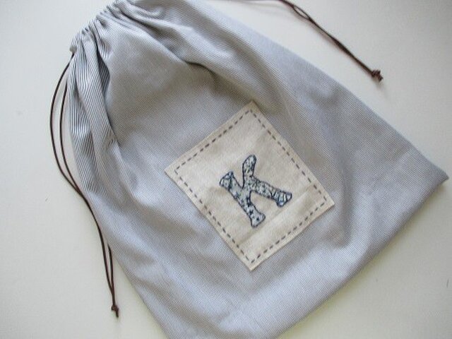 お名前刺繍入り巾着袋　サイズ35 アップリケ お名前刺繍入り巾着袋 サイズ35 アップリケ イニシャルアップリケの