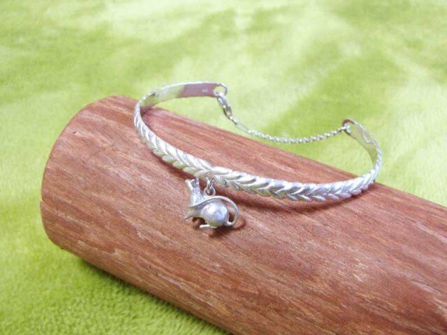 【Y様オーダー品】ねずみチャームのバングルの画像1枚目