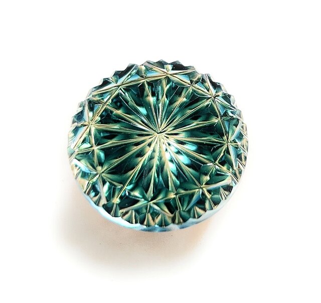 東京切子帯留め 丸 菊 ダークブルー・ゴールド | iichi 日々の暮らしを