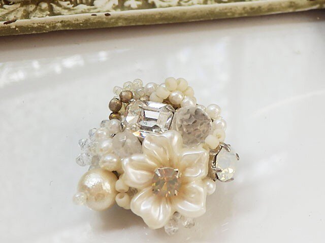 ルーサイトフラワー&天然石BROOCHの画像1枚目