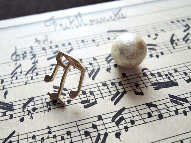 音符のピアス(gold)の画像1枚目