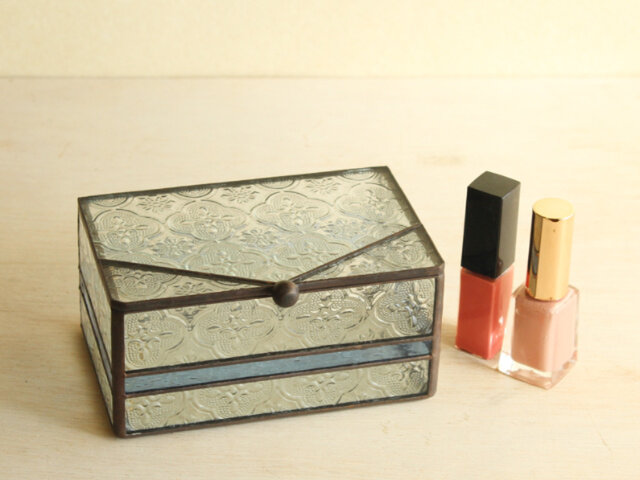 フローラガラスの小物入れ（ブルー） | iichi 日々の暮らしを心地よく