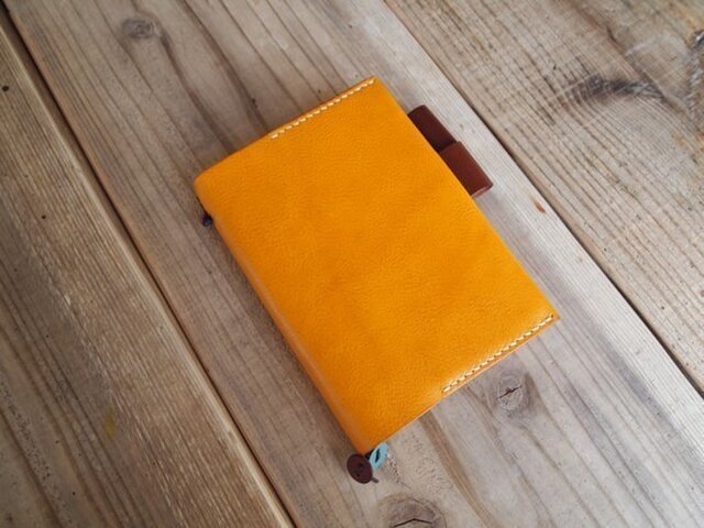 オイルドレザーの手帳カバー(ほぼ日文庫サイズ)イエローの画像1枚目
