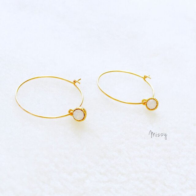 Jasmine ホワイトスワロフスキーのフープピアス