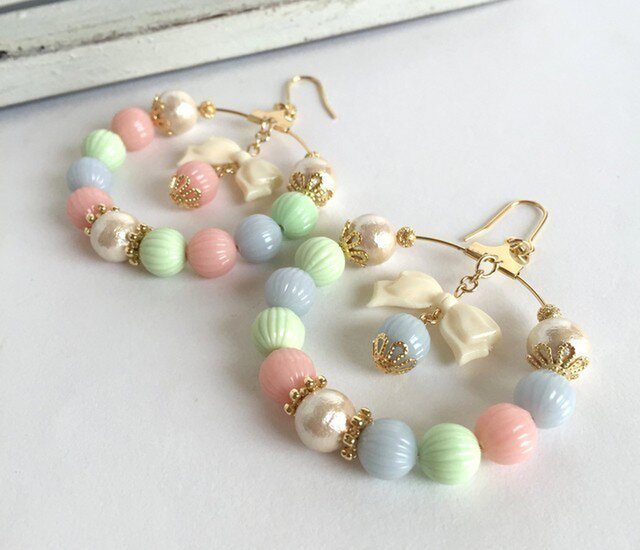 マカロンカラーのフープピアス | iichi 日々の暮らしを心地よくする