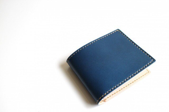 【受注生産品】二つ折り財布 〜栃木アニリン青×栃木サドル〜の画像1枚目