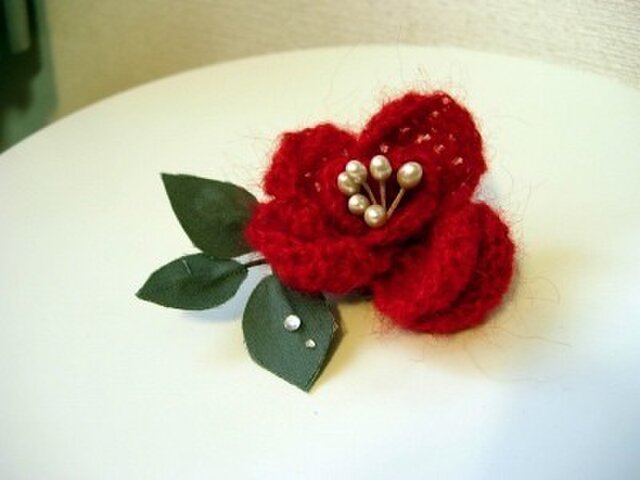 編み薔薇ブローチ(レッド)の画像1枚目