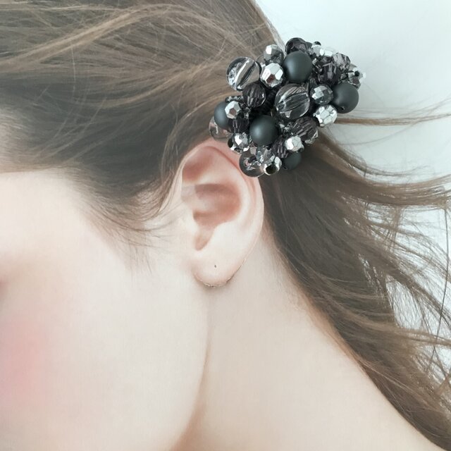 シルバーグレー の クロッシェ シュシュ かぎ針編み ビジュー ビーズ