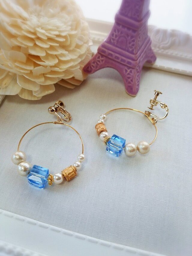 キューブスワロフスキーのイヤリング