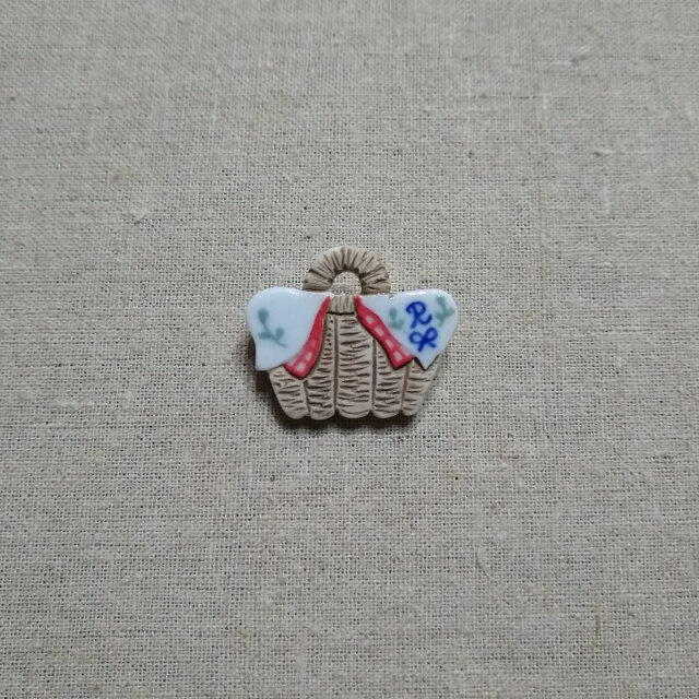 かごバッグブローチ*赤チェックの画像1枚目