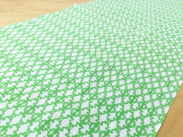これもカエルです!「カエルつなぎ」手ぬぐいの画像1枚目