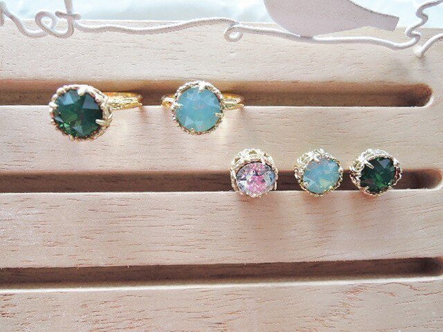 778）スワロフスキーカットガラス 芸細台座デザインリング