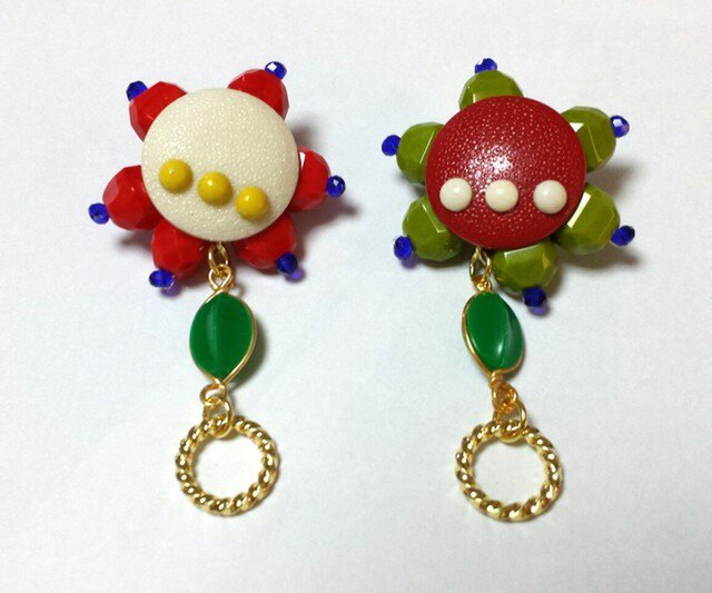 【SALE 10% OFF】レトロヴィンテージボタン☆赤×白ドットピアスの画像1枚目