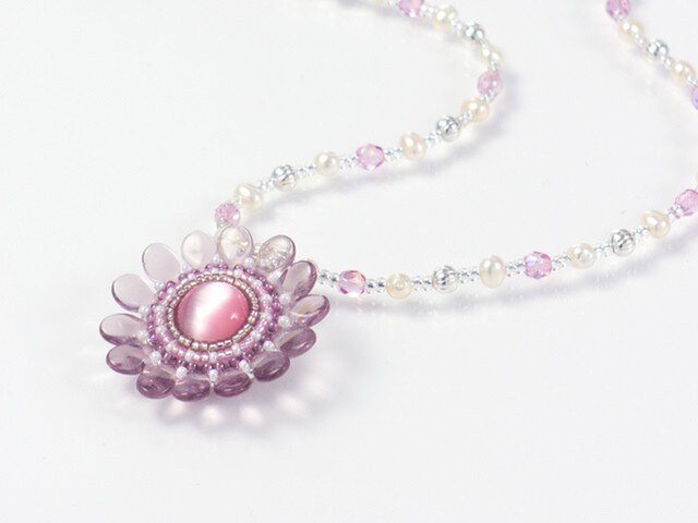 ピンクの花ネックレス・淡水パールの画像1枚目