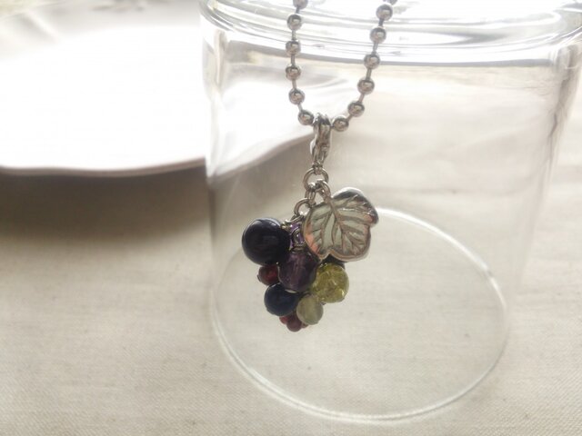 【SALE】ぶどうのチャーム シルバーカラーの画像1枚目