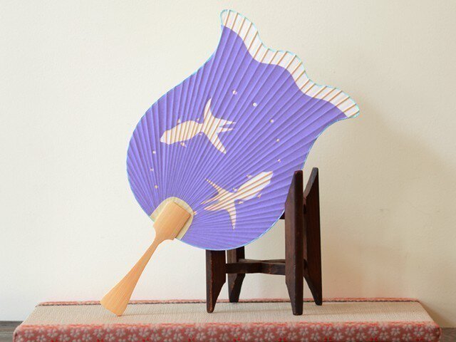 切り絵うちわ 金魚 | iichi 日々の暮らしを心地よくするハンドメイド