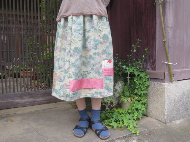 着物リメイク☆夏色景色柄にピンクなどパッチ♪ポップな73㎝丈の画像1枚目