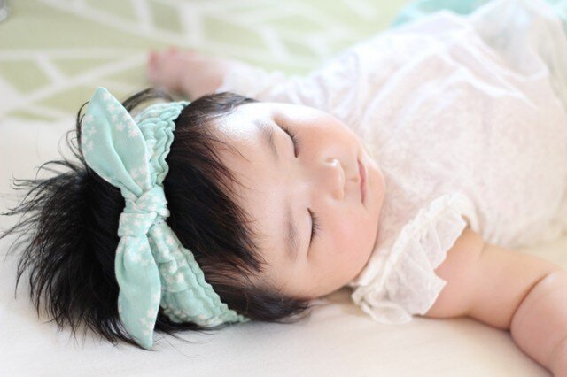 ベビー用ヘアバンド&ブルマーのセットの画像1枚目