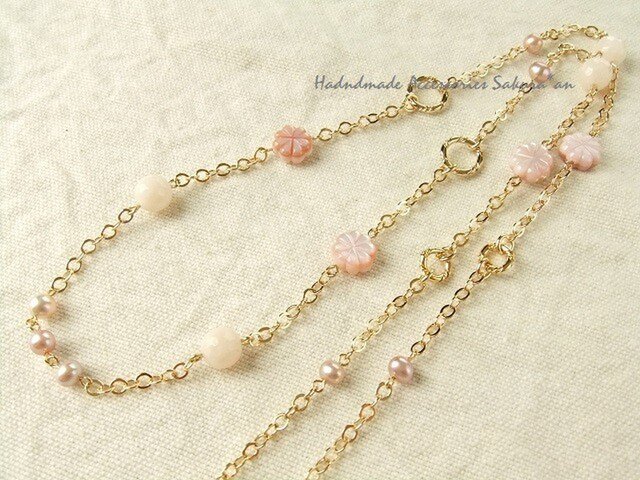 sold/シェルフラワーのネックレス(N1030)の画像1枚目