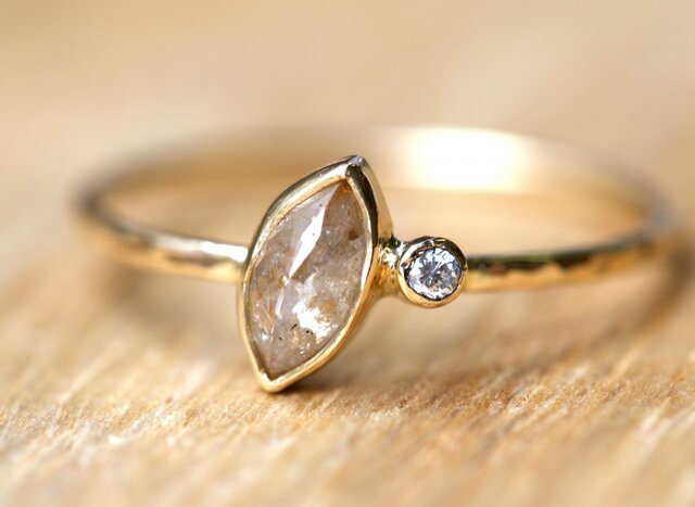 Baby Diamond Satellite Ring ベージュの画像1枚目