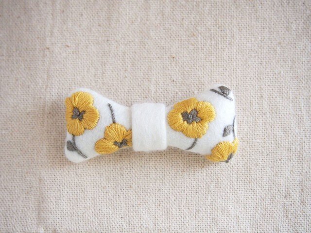 <受注制作>ribbon brooch / 花柄yellowの画像1枚目