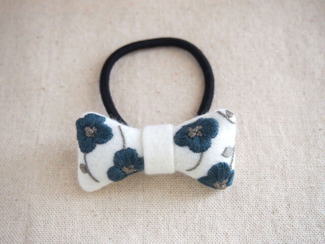<受注制作>ribbon hairacce / 花柄blueの画像1枚目