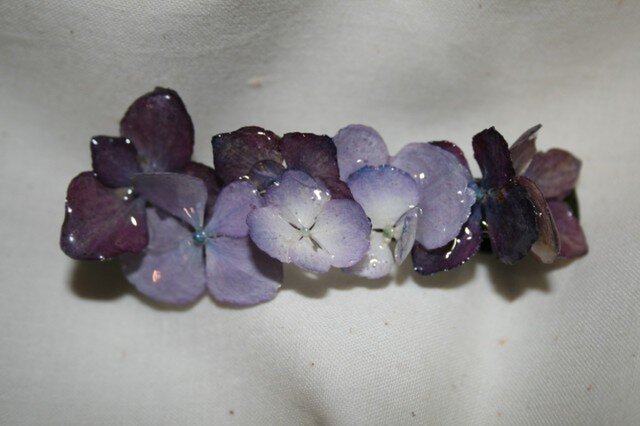 アジサイの花で作ったバレッタ(薄紫・赤紫)の画像1枚目