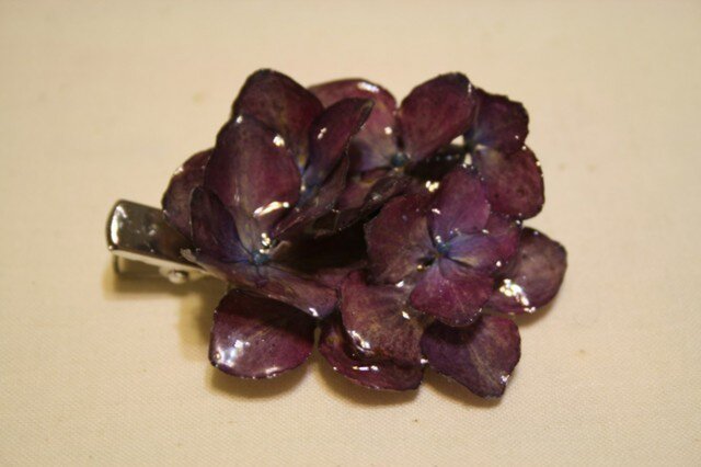 アジサイの花で作った髪飾りの画像1枚目