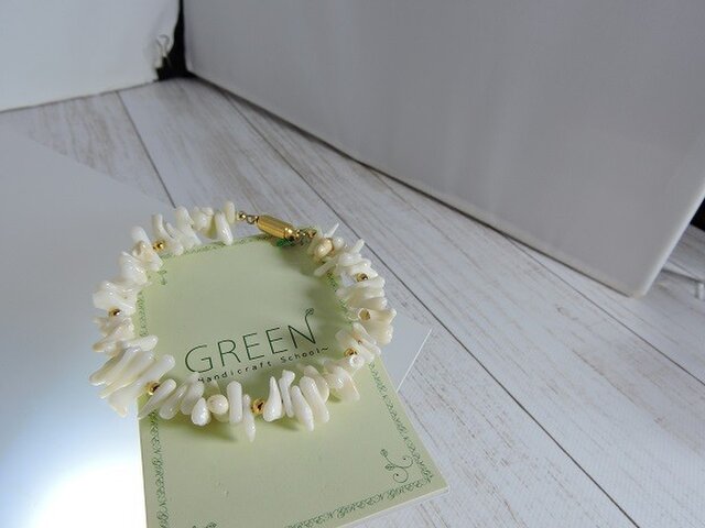 セール!再々販★Shellのブレスレット金【white coral】の画像1枚目
