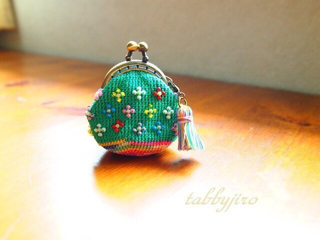 ビーズ編みがま口-香り小花 | iichi 日々の暮らしを心地よくする