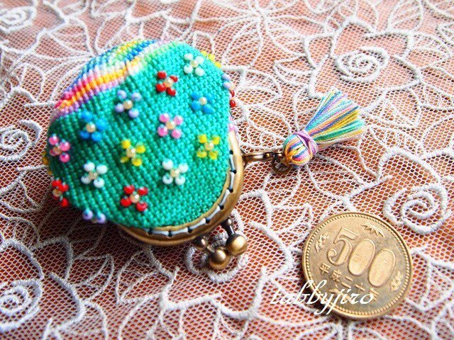 ビーズ編みがま口-香り小花 | iichi 日々の暮らしを心地よくする