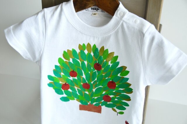 送料.名入れ無料 子供用Tシャツ~りんごの木~ホワイトの画像1枚目
