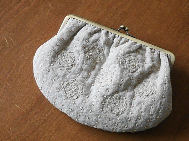 < すもも様オーダー品 >刺し子のドットがま口 の画像1枚目