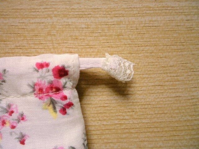 フラワーモチーフ付き花柄ペットボトルカバー | iichi 日々の暮らしを