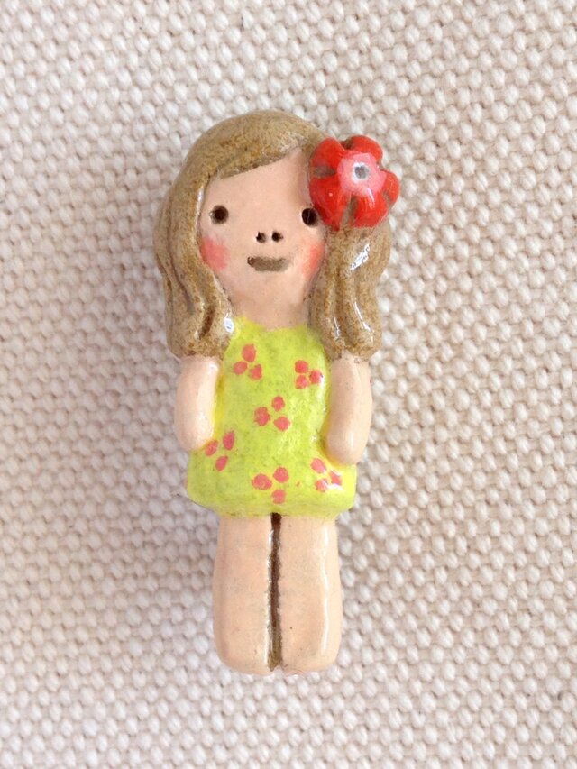 ブローチ【夏のおんなのこ】の画像1枚目