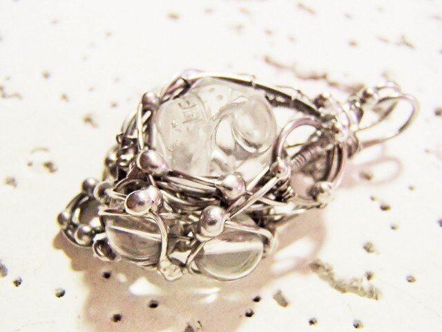 水晶ドクロトップ | iichi 日々の暮らしを心地よくするハンドメイドや