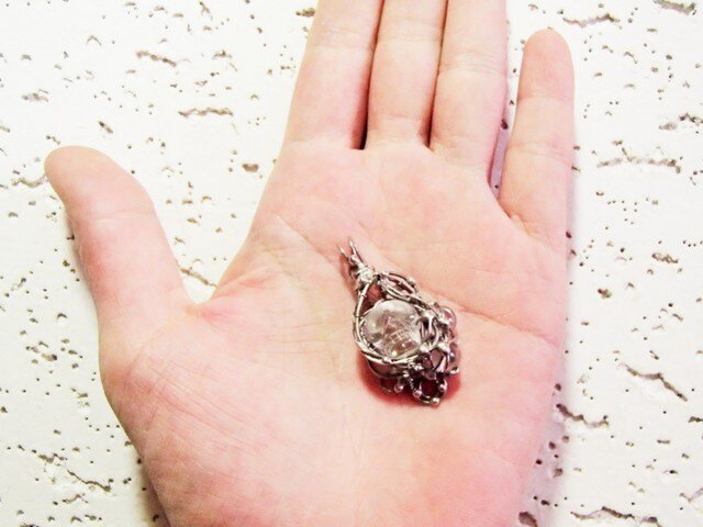 水晶ドクロトップ | iichi 日々の暮らしを心地よくするハンドメイドや