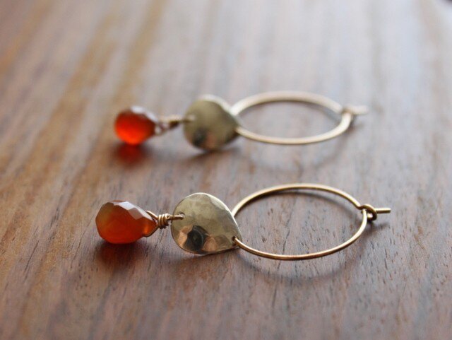 SILVER打ち出し・K14GFピアス【カーネリアン】 | iichi 日々の暮らしを
