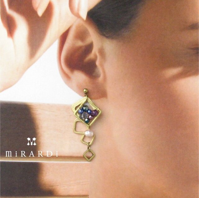 シースルービジューのスクエアピアス/イヤリング<ブルー>の画像1枚目