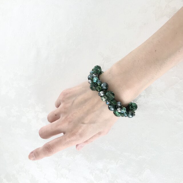 エメラルド グリーン の クロッシェ シュシュ 緑 深緑 かぎ針編み