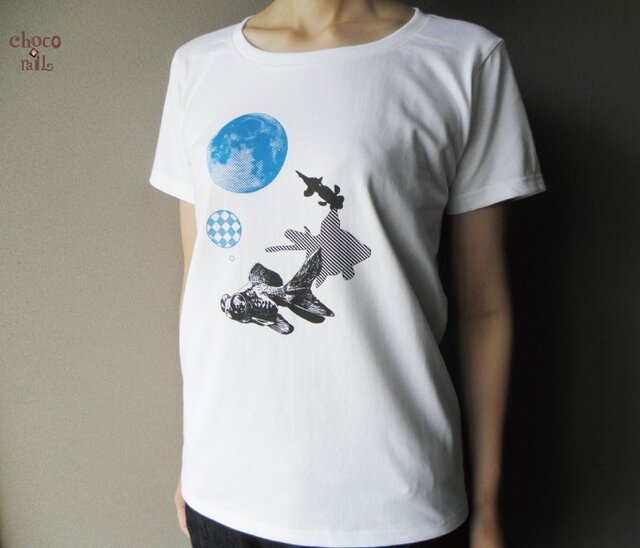 出目金とブルームーンTシャツ の画像1枚目