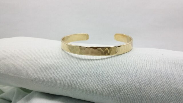 送料無料 真鍮STDバングル 1.5 x 7 鎚目 | iichi 日々の暮らしを