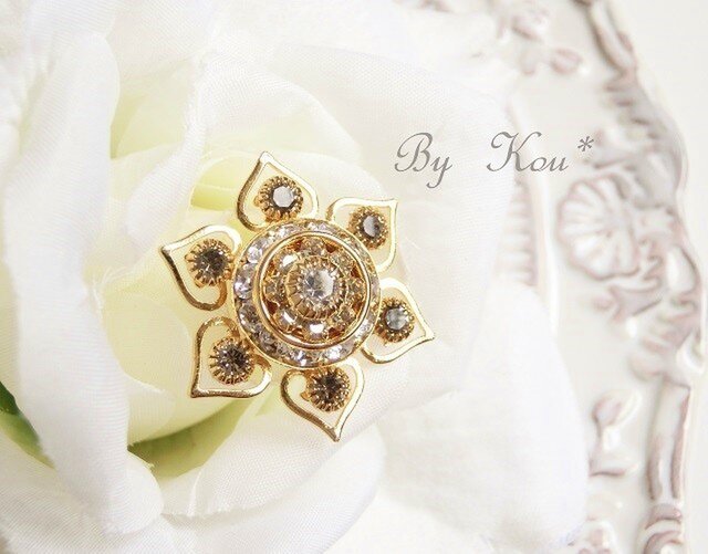 **Daisy brooch**~rare・Swaro~/Aの画像1枚目