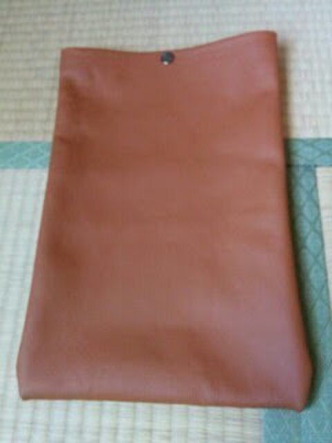 送料込　柔らかい本革　クラッチバッグ　A4サイズ