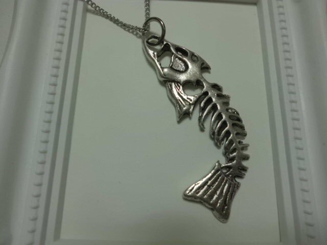 魚の骨のネックレス Iichi ハンドメイド クラフト作品 手仕事品の通販