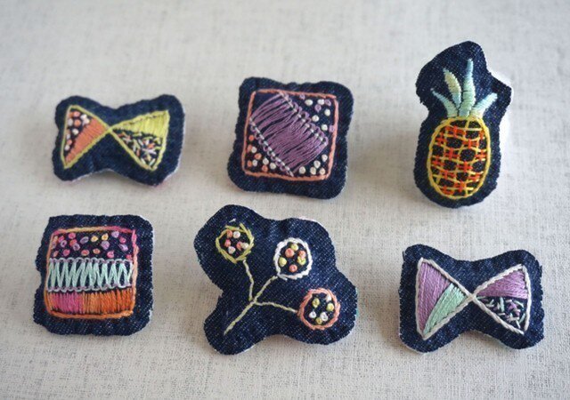 手刺繍ブローチ「パイナップル」 | iichi 日々の暮らしを