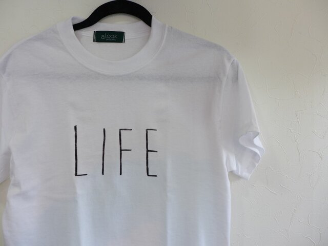alookonbooks life Teeの画像1枚目