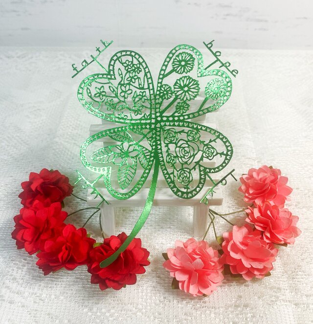 切り絵 幸せな四葉のクローバー（黄緑）【額つき】ギフト プレゼント お祝い