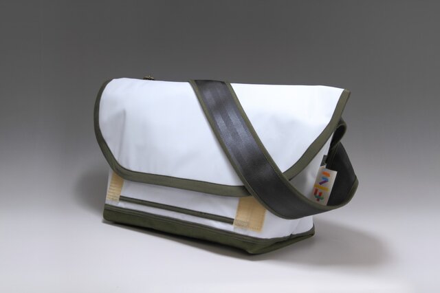 4bunno3BAG (カーキ)の画像1枚目