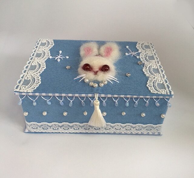 フェルトのブック型小箱「スノーうさぎ」 | iichi 日々の暮らしを